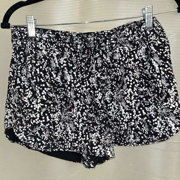 Lululemon shorts - Picture 9 of 9